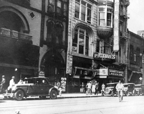 Side view of the Lyceum Theatre