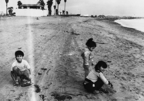 Children at Cabrillo Beach