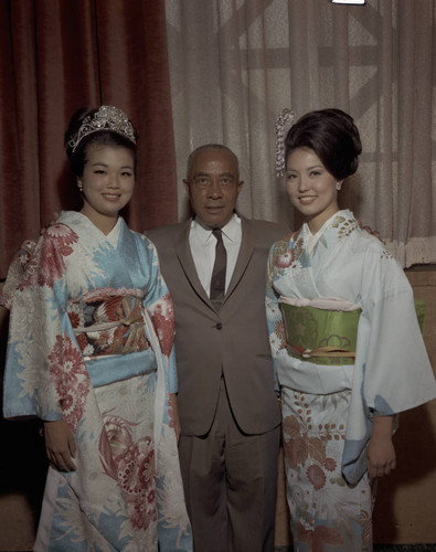 Councilman Gilbert Lindsay with Nisei Week Royal Court members