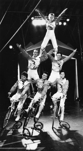 Cirque du Soleil, "Tower On Wheels"