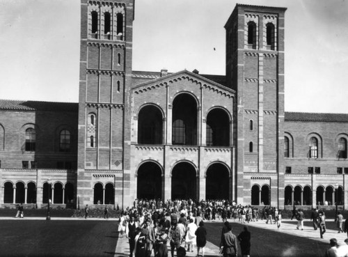 Royce Hall, U.C.L.A. campus, view 12