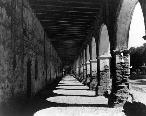 San Fernando Rey de Espan~a Mission colonnade