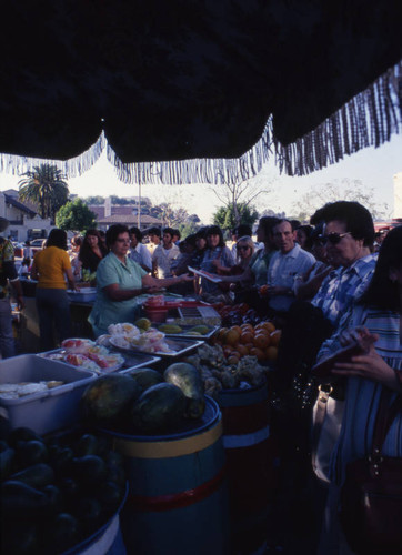 Fruit vendor, La Plaza