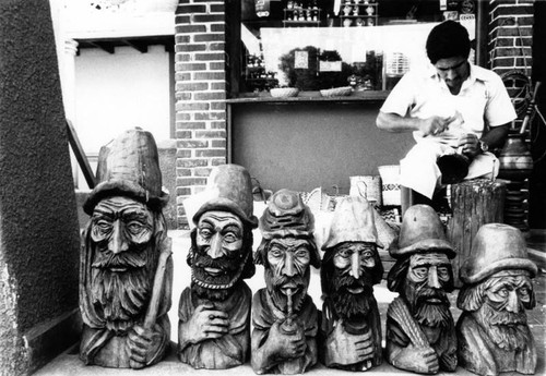 Argentine wood-carver