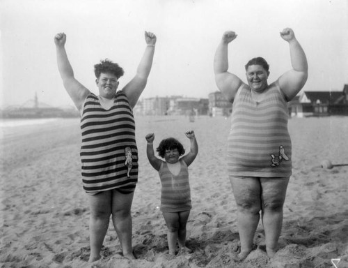 Family at Venice beach, view 6