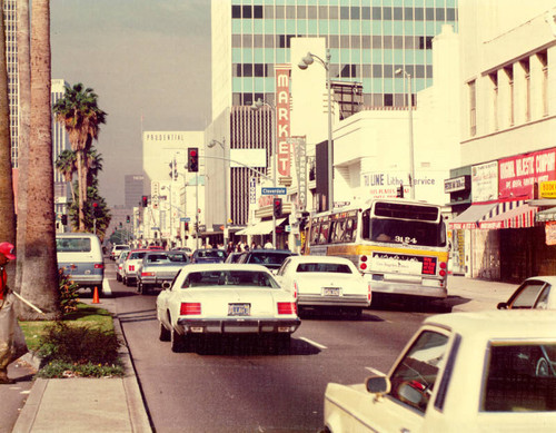 Cloverdale Avenue at Wilshire Boulevard