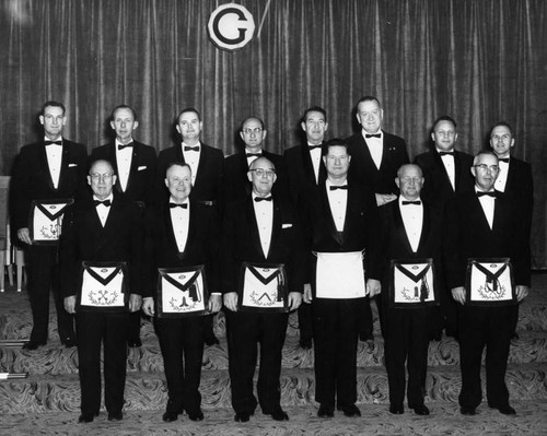 Masons install officers