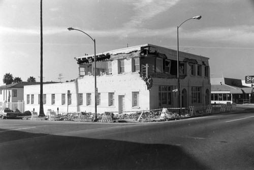 Earthquake damaged building