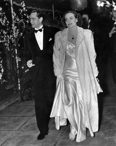 Joan Crawford and Franchot Tone at premiere