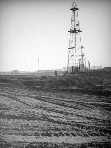 Oil rig in El Segundo