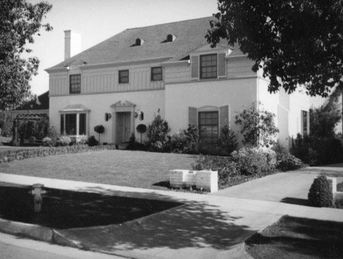 Residential street in Beverly Hills — Calisphere
