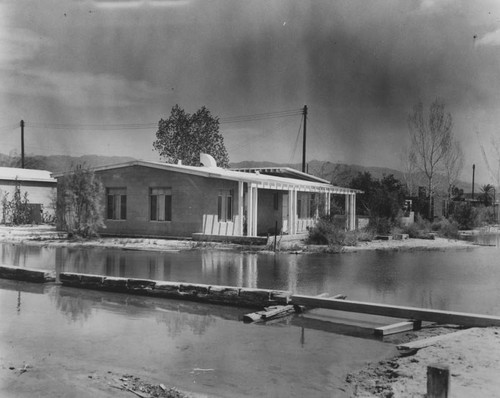 House spared as Salton Sea rises