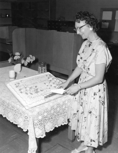 Cake cutting, Pacoima Branch Library