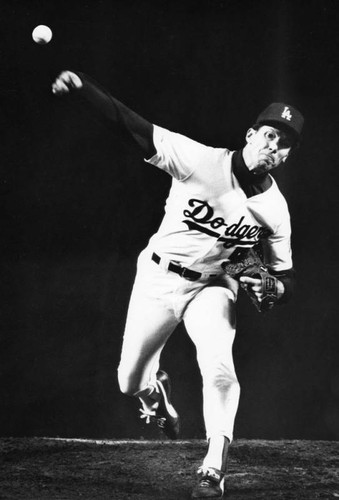 Hershiser pitching