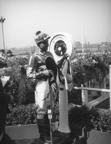 Jockey weighs in at Hollywood Park