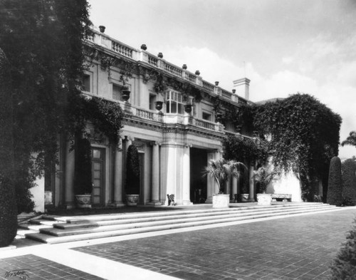 Front of Huntington mansion