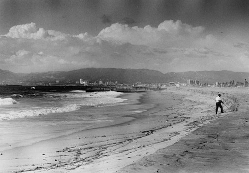 Sewage spill on Dockweiler Beach