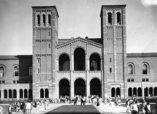 Royce Hall, U.C.L.A. campus, view 6