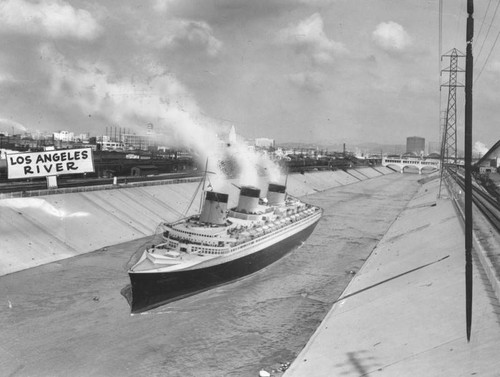 Ocean liner travels down river