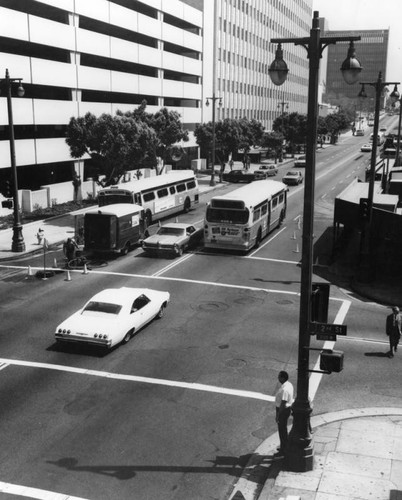 Traffic crossing 2nd St