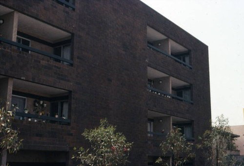 Wilton Wilshire Arms Apartments, exterior