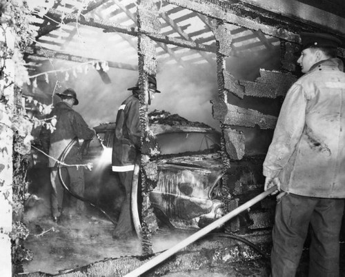 Firemen battle Burbank garage blaze