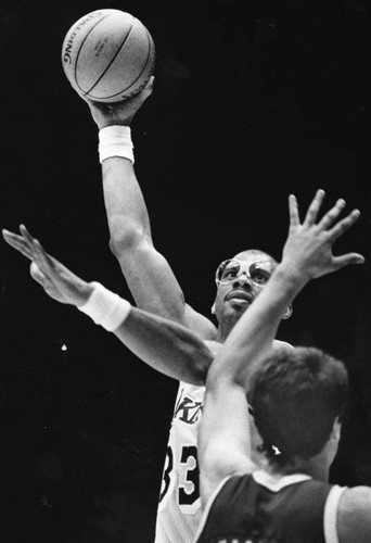 Kareem scores