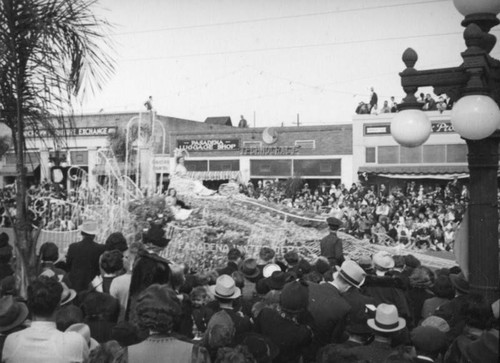 Pasadena Water Department float, 1938 Rose Parade