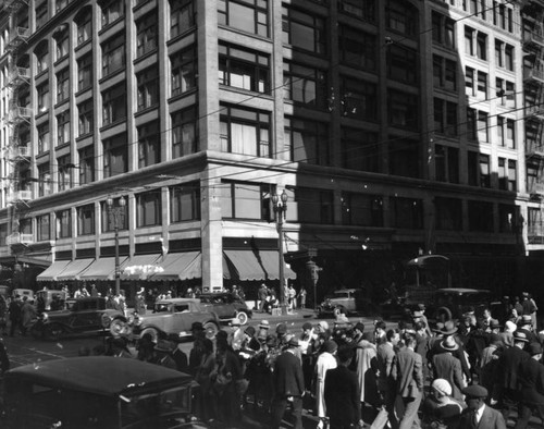 Crowds at 7th & Broadway