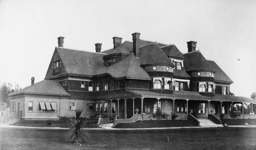 Residence of Senator Jones, three-quarter view