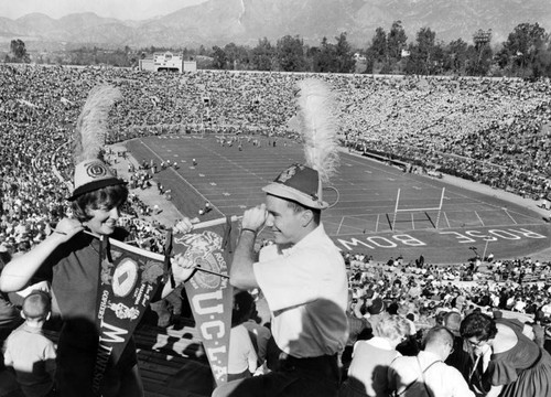 100,000 fans attend Rose Bowl game