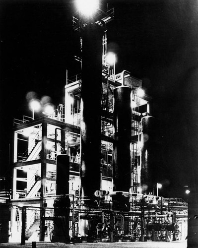 Night view of an oil refinery