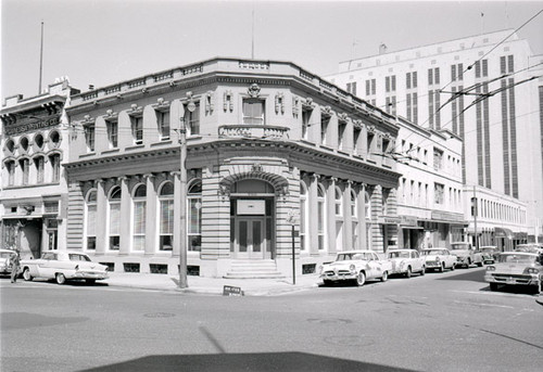 [NE Corner of Washington & Montgomery, 700 Montgomery]