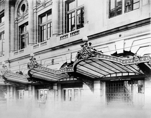 [Exterior of the Orpheum Theater on O'Farrell Street]