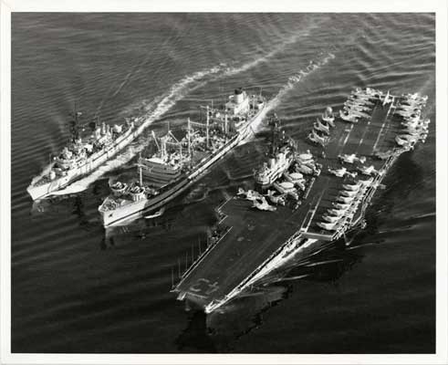 [USS Coral Sea (aircraft carrier; CVB-43) refueling from the Kawishiwi with the detroyer Benjamin Stoddert to the left]