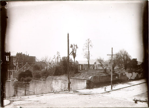 [Unidentified street after 1906 earthquake]