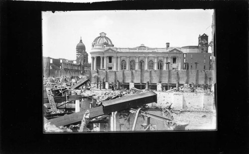 [Hibernia Bank, surrounded by ruins of other buildings destroyed in the earthquake and fire of 1906]