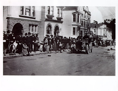 [Refugees standing in a bread line on Clayton Street]