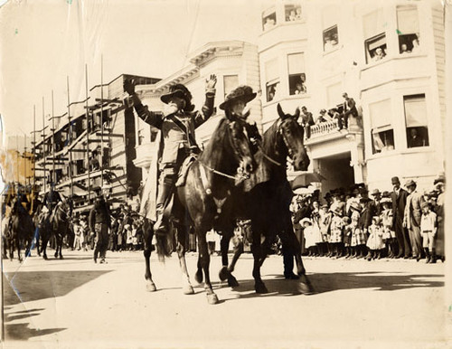 [Queen Virgilia and Don Gaspar de Portola on horseback saluting the crowd, Parade from Portola Festival, October 19-23, 1909]