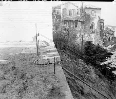 [Houses near the north end of 25th Avenue]