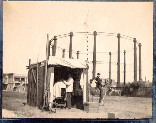 [Makeshift barber shop at Webster and Lombard streets]