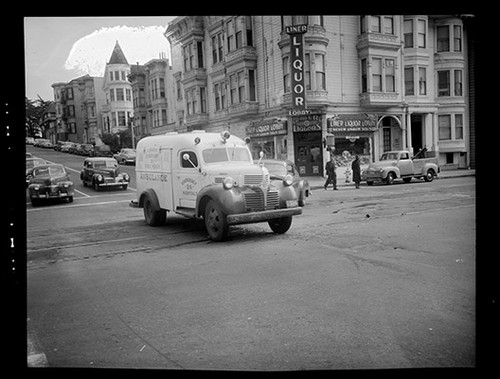 [Scene of an automobile accident on Fulton and Divisadero]