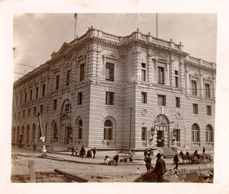 [Post Office on the corner of 7th and Mission streets after the earthquake and fire of April, 1906]