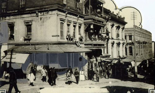 [Grant Avenue in Chinatown]