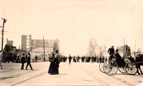 [Crowds of people gathered on Market Street after the earthquake and fire of 1906]