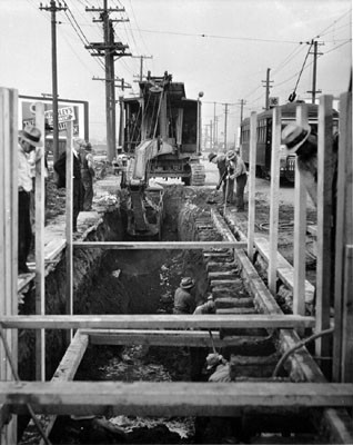 [Laborers working on the excavation for Third Street sewer near the Isthmus Creek Bridge]