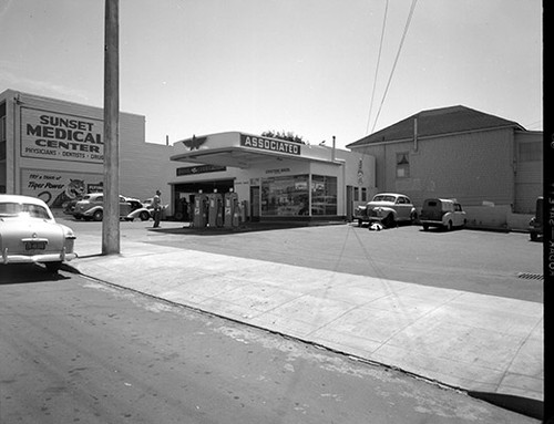 [Judah Street and 45th Ave, Associated Gas]