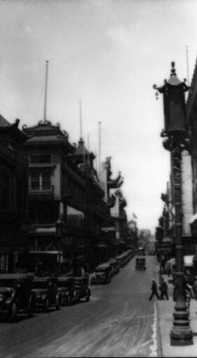 [Grant avenue in Chinatown]