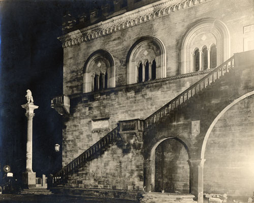 [The Lion of Florence standing in front of Italian Pavilion]