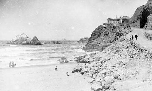 [Ocean Beach facing the Cliff House]